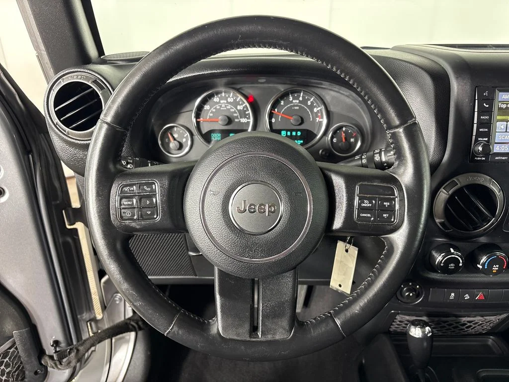 Used 2016 Silver Jeep Unlimited Sport image 17