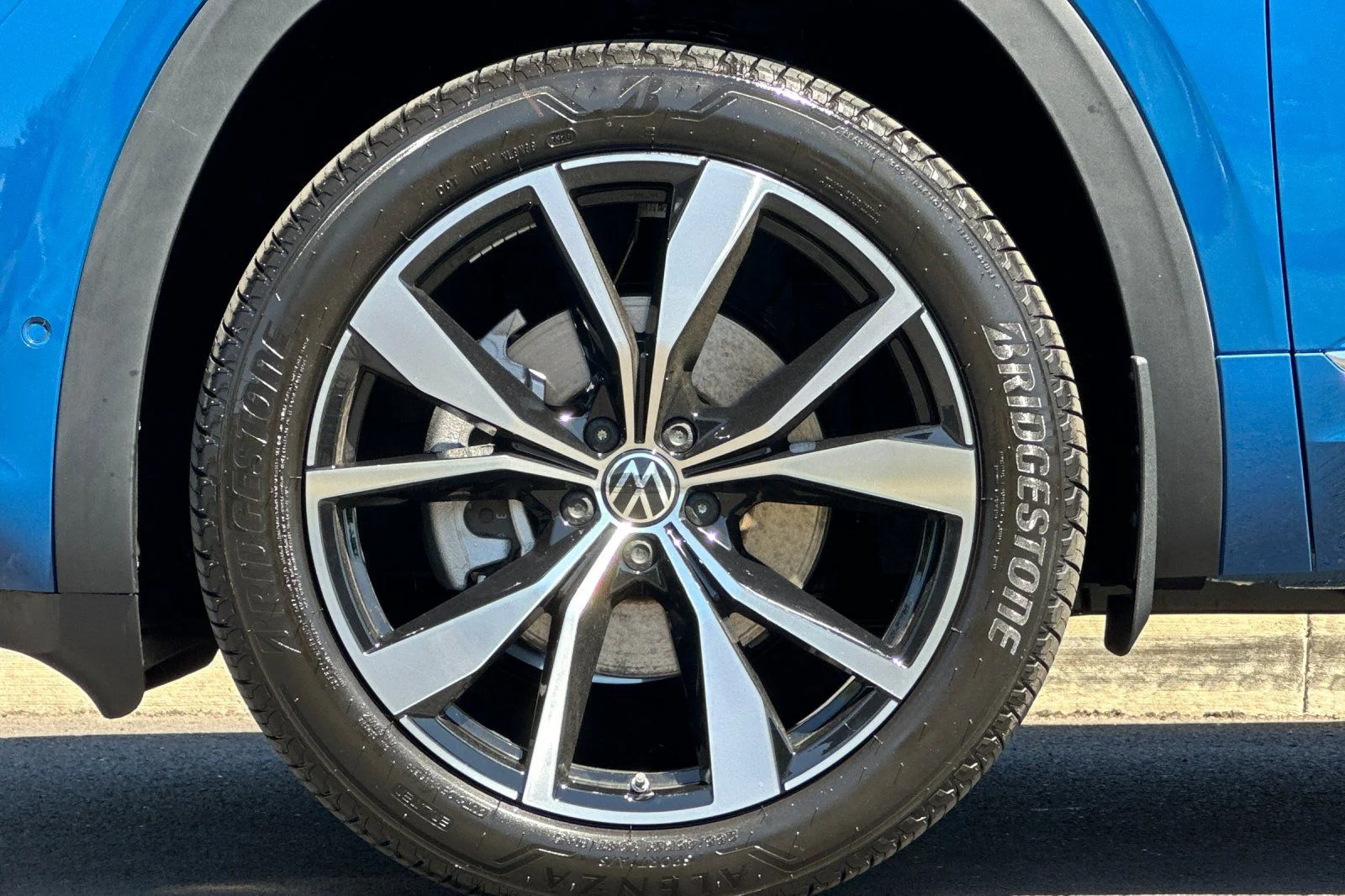 New 2026  Volkswagen 2.0T SEL Premium R-Line image 25
