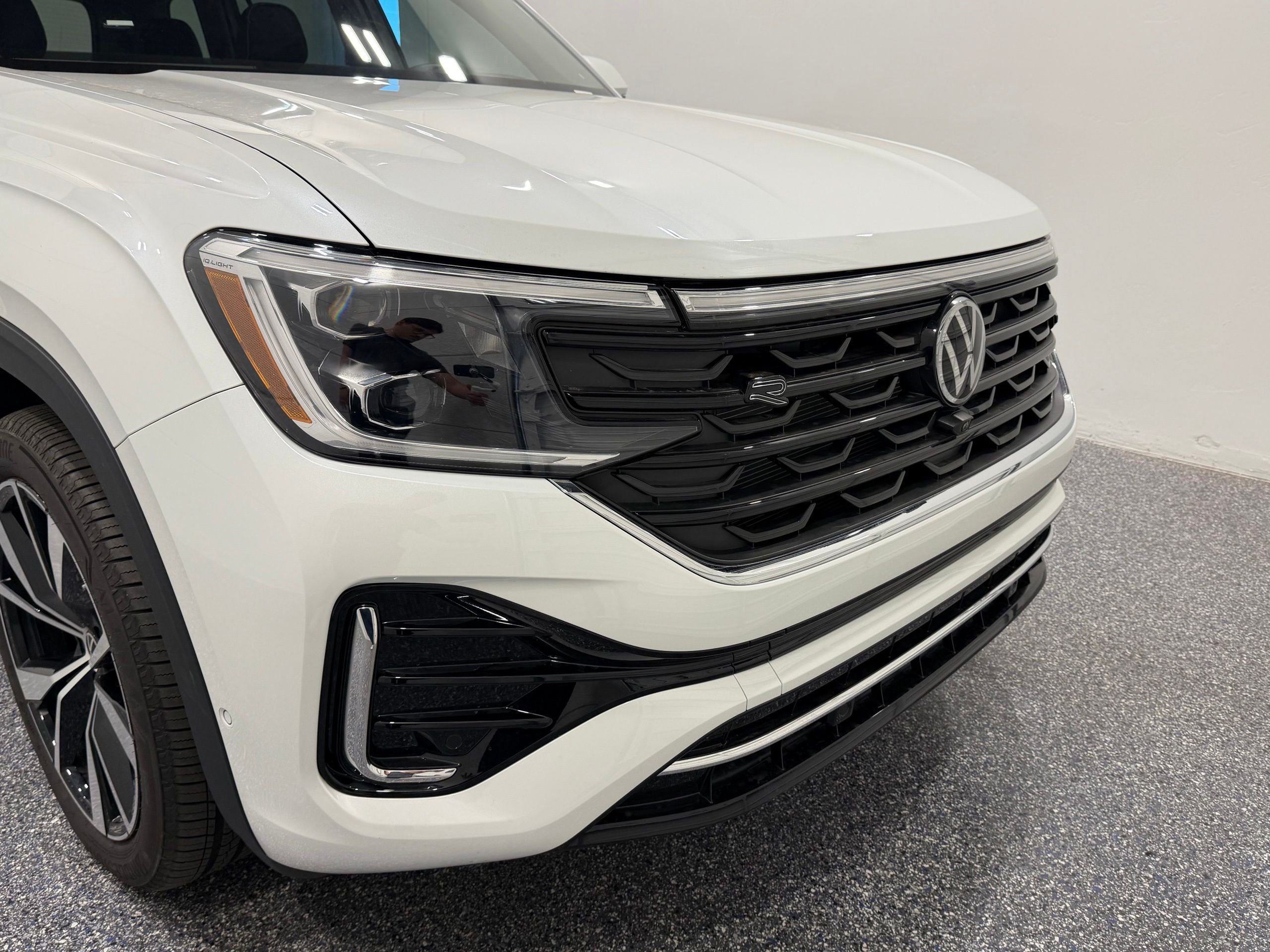 2025 Volkswagen Atlas SEL Premium R-Line - Photo 18