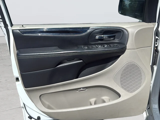 Used 2019 White Dodge SXT image 23