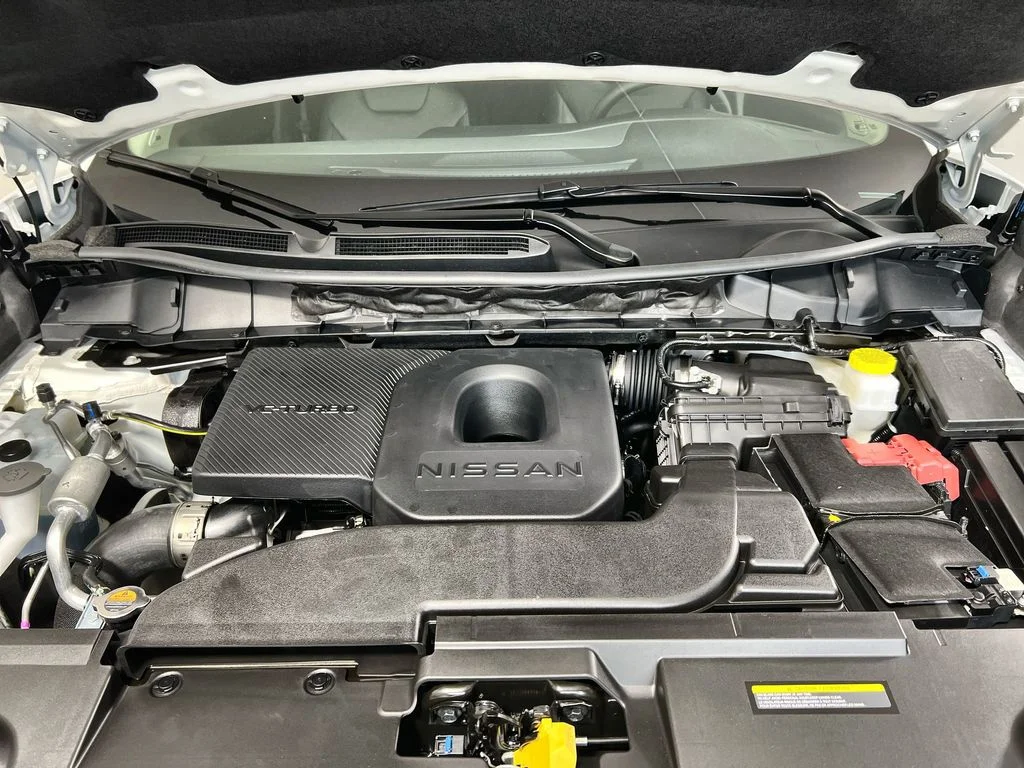 New 2026 White Nissan SL image 18