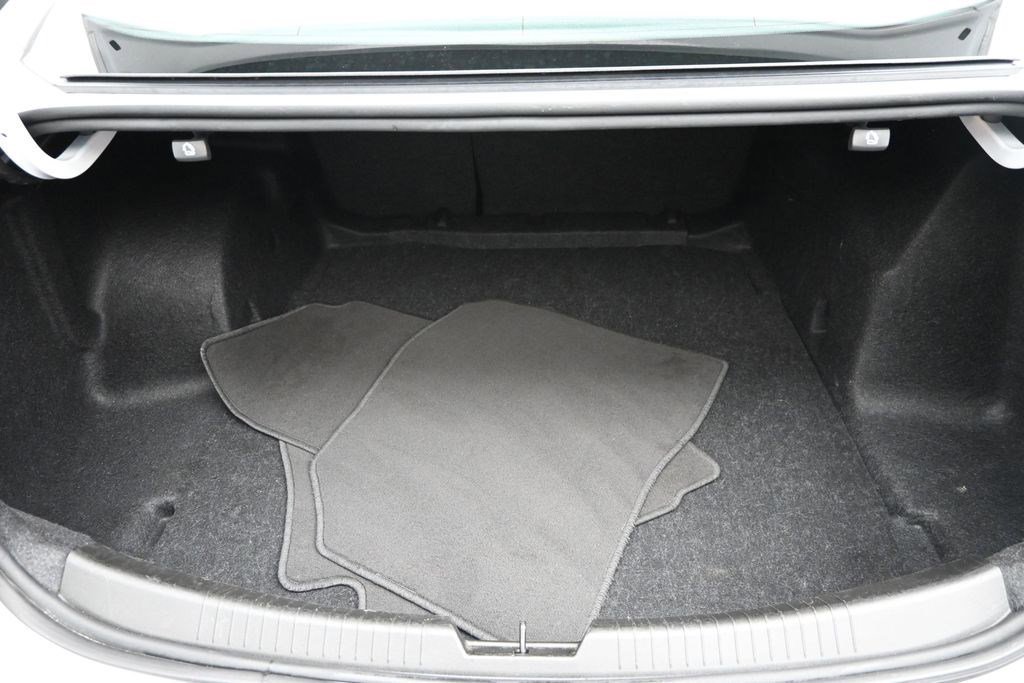 Used 2024 Summit White Chevrolet LT image 16