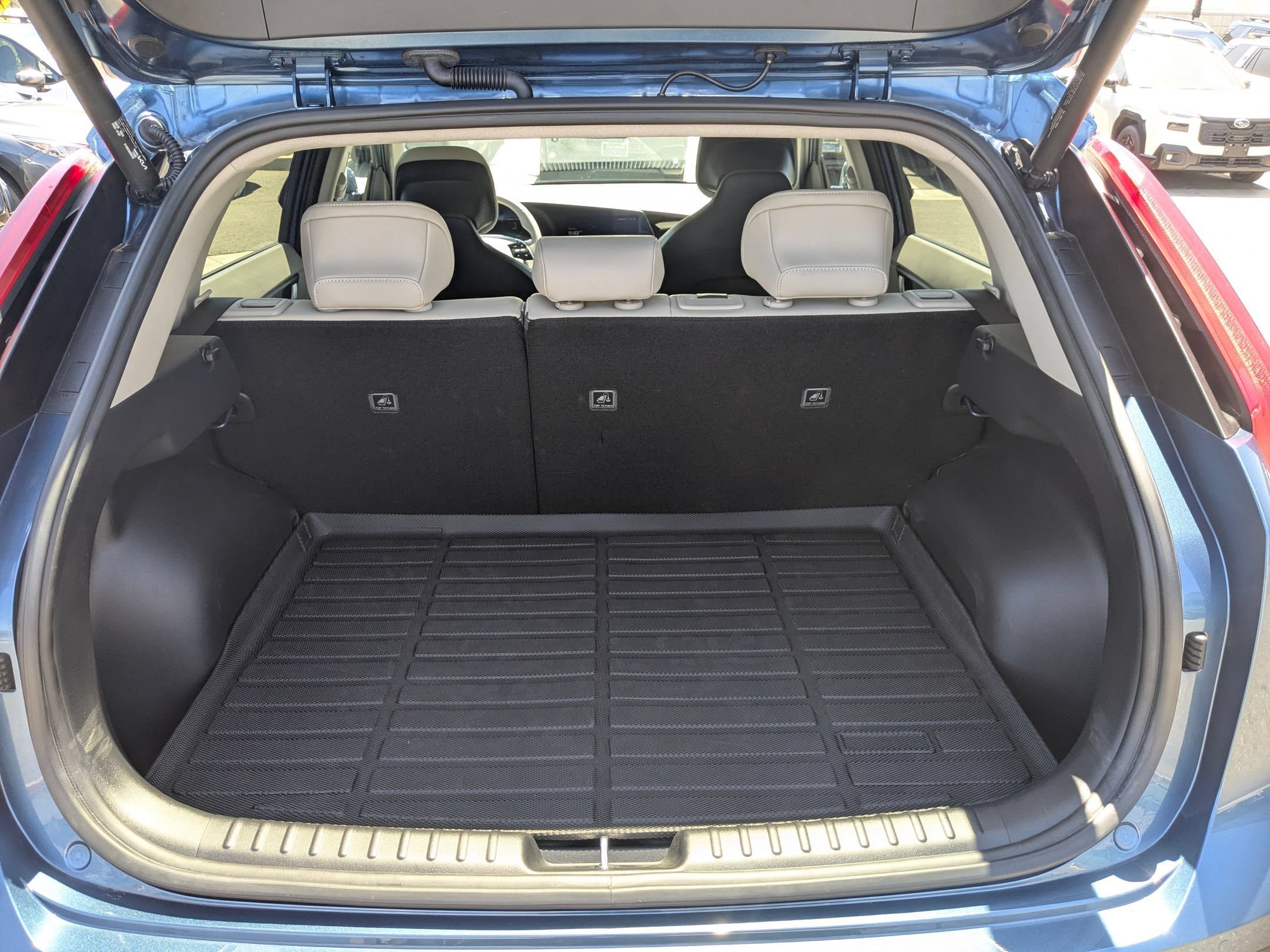 Used 2023 Mineral Blue Kia Wind image 26