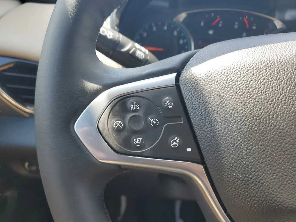 Used 2023 Silver Sage Metallic Chevrolet LT Leather image 25
