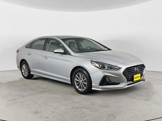 Used 2019 Silver Hyundai SE image 7