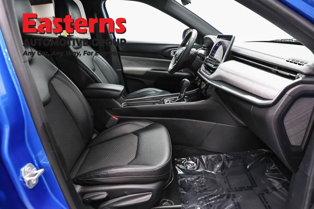 Used 2024 Blue Jeep Latitude image 23