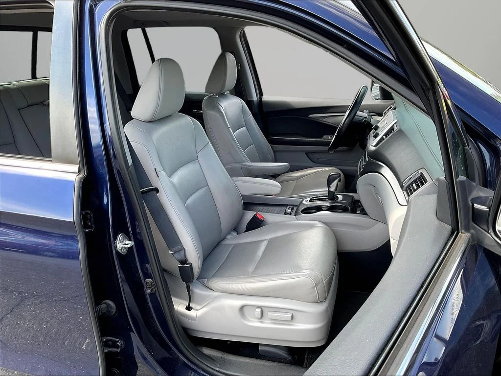 Certified Used 2019 Obsidian Blue Pearl Honda RTL image 32