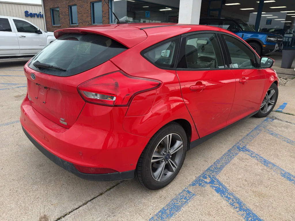 Used 2016 Race Red Ford SE image 5