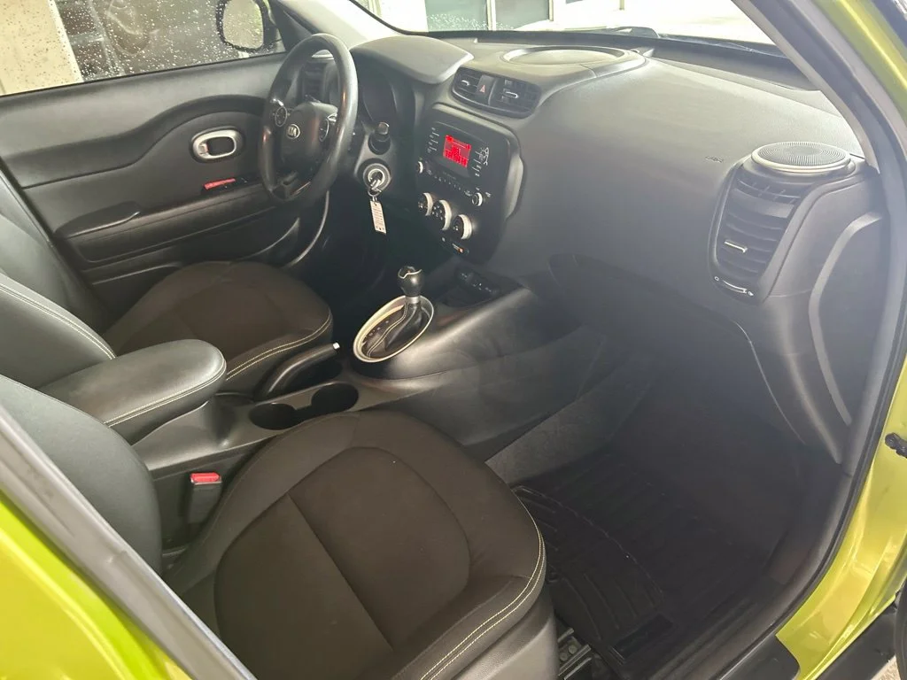 Used 2014 Green Kia Plus image 21