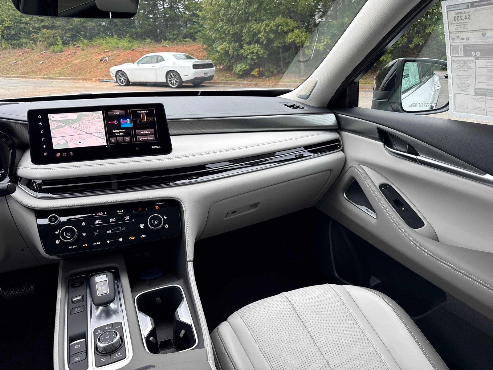 New 2027 RADIANT WHITE INFINITI Luxe FWD image 15