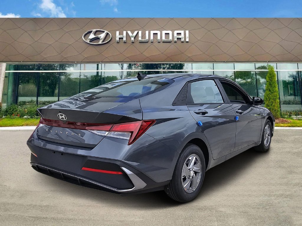New 2026 Gray Hyundai SE image 4