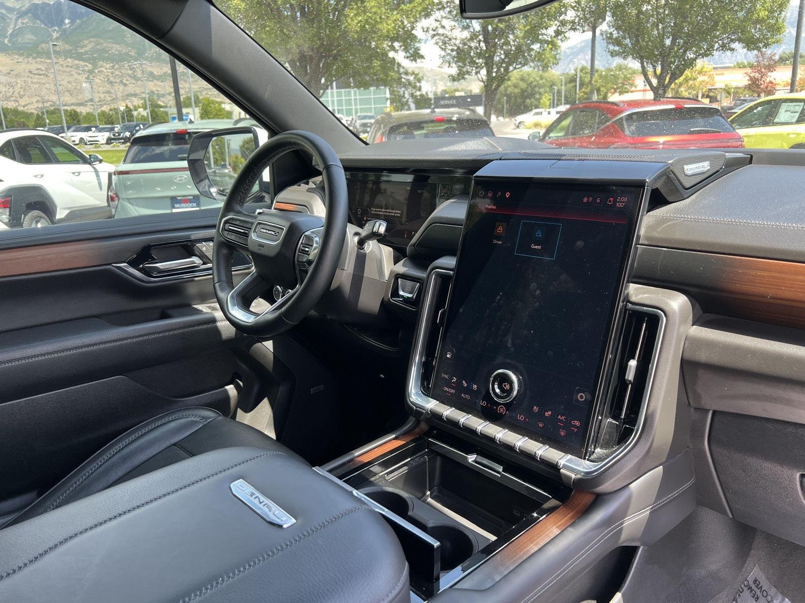 2025 GMC Yukon XL Denali - Photo 20