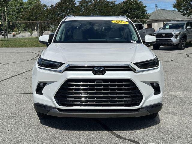 Certified Used 2024 WIND CHILL PEARL Toyota  image 3