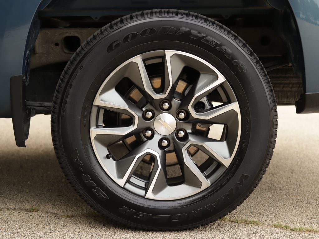 Used 2024 Lakeshore Blue Metallic Chevrolet LT (2FL) image 36