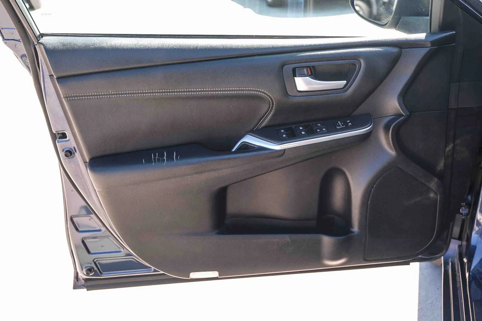 Used 2017 Parisian Night Pearl Toyota XLE image 22
