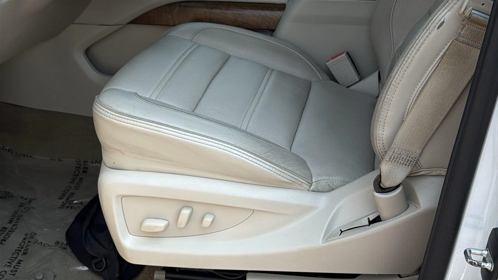 Used 2019 White Frost Tricoat GMC Denali image 40