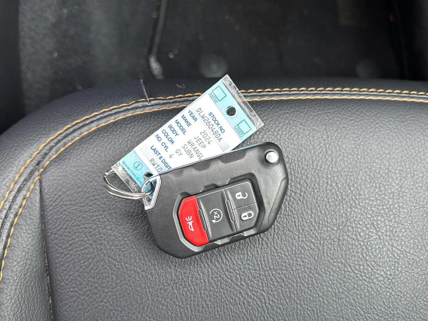 Used 2024 Silver Zynith Clearcoat Jeep Sahara image 3