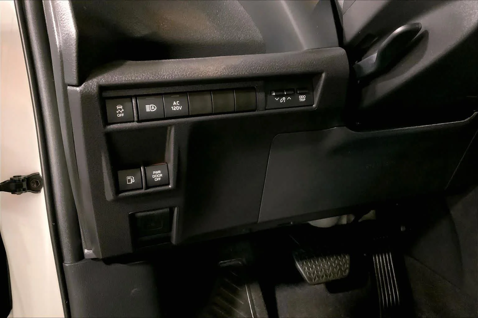Used 2025 Ice Cap Toyota XSE image 35