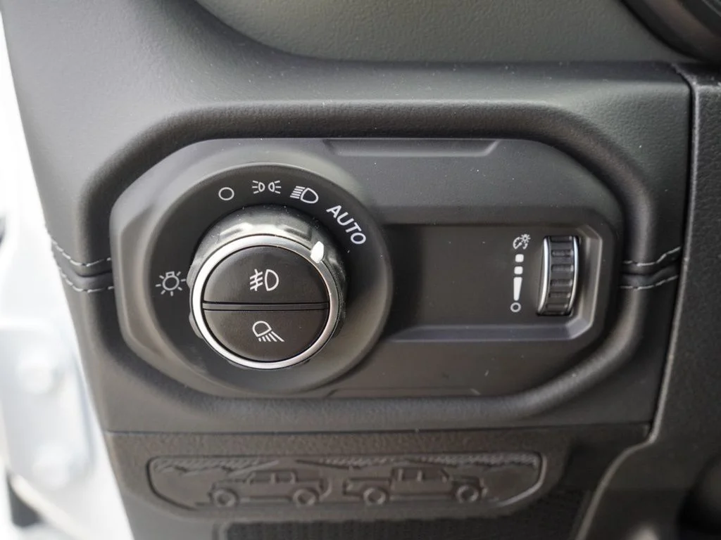 New 2026 Bright White Clear-Coat Exterior Paint Jeep Mojave image 11