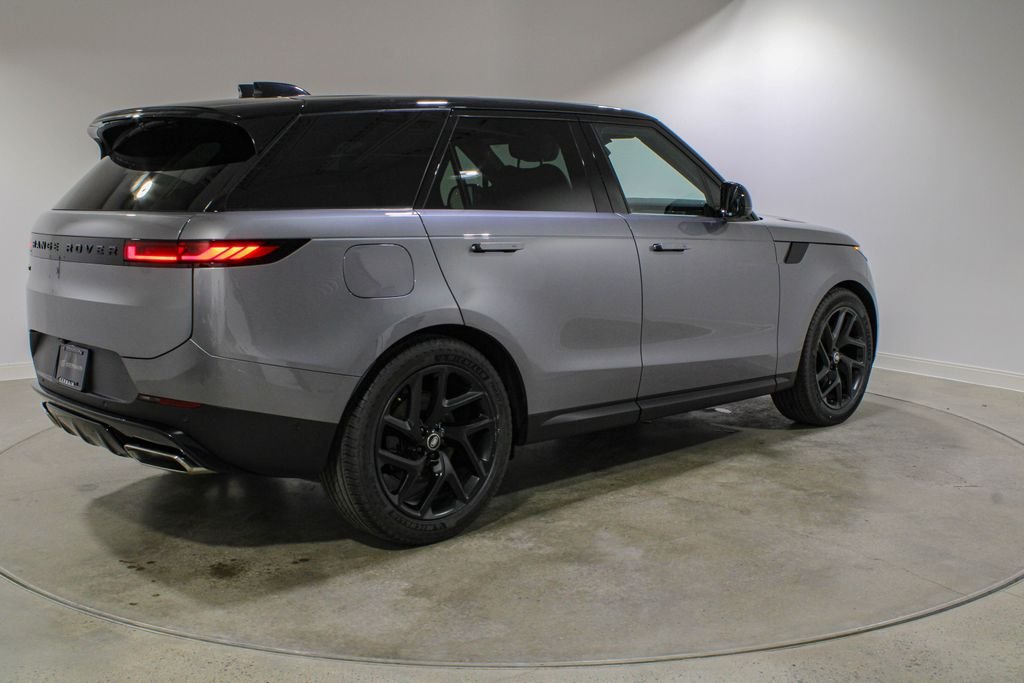 Certified Used 2025 Eiger Gray Metallic Land Rover SE image 5