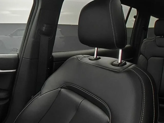 Used 2025 White Jeep Limited image 39