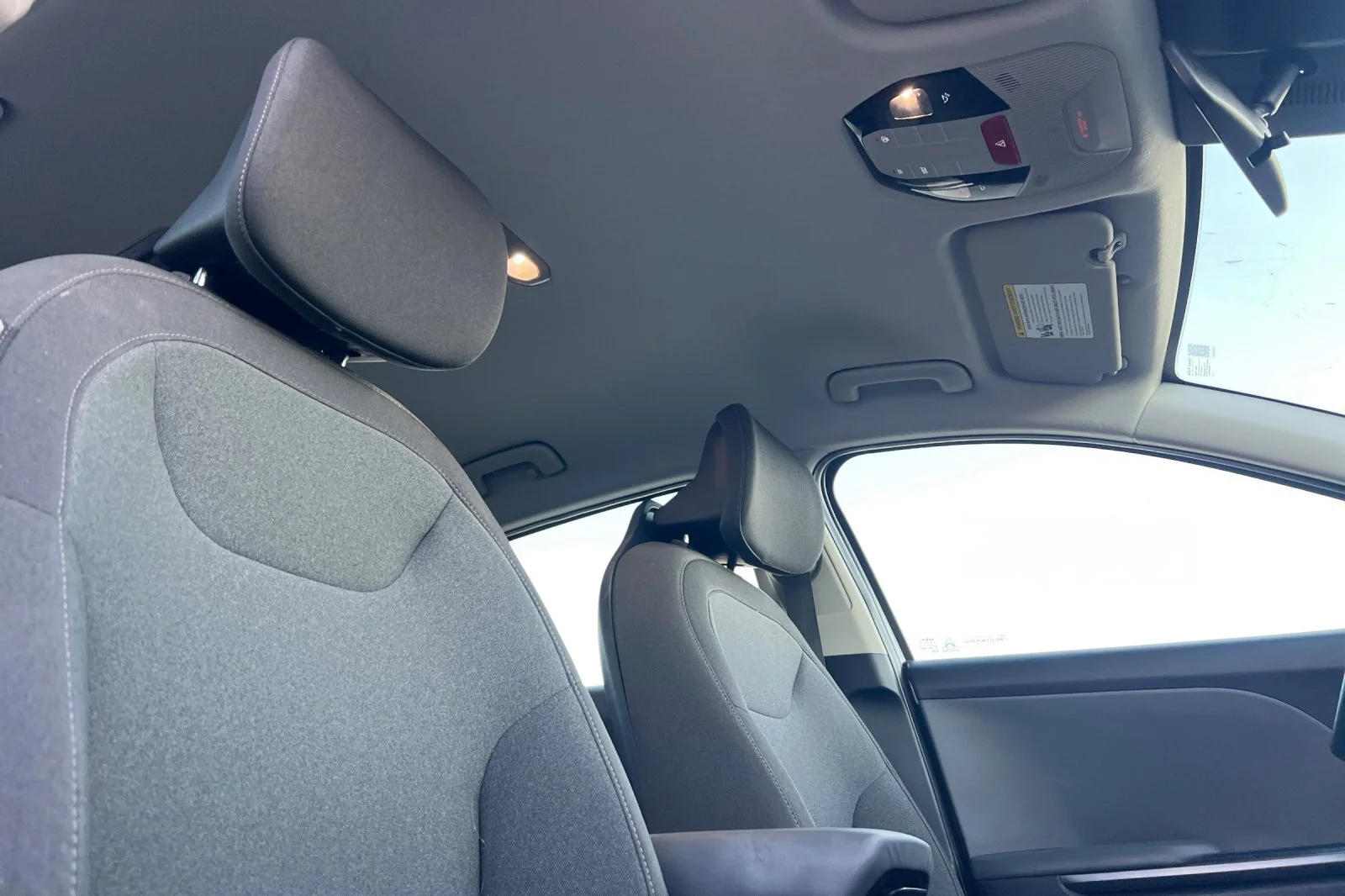 Used 2025 White Kia LXS image 16