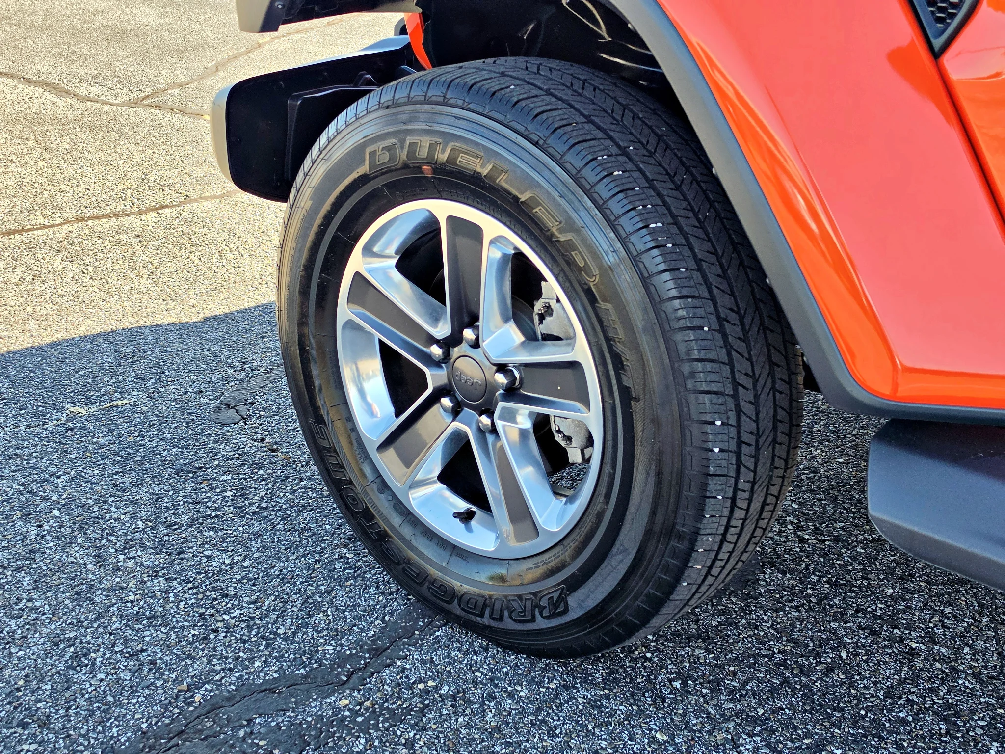 Used 2018 Punkn Metallic Clearcoat Jeep Sahara image 26