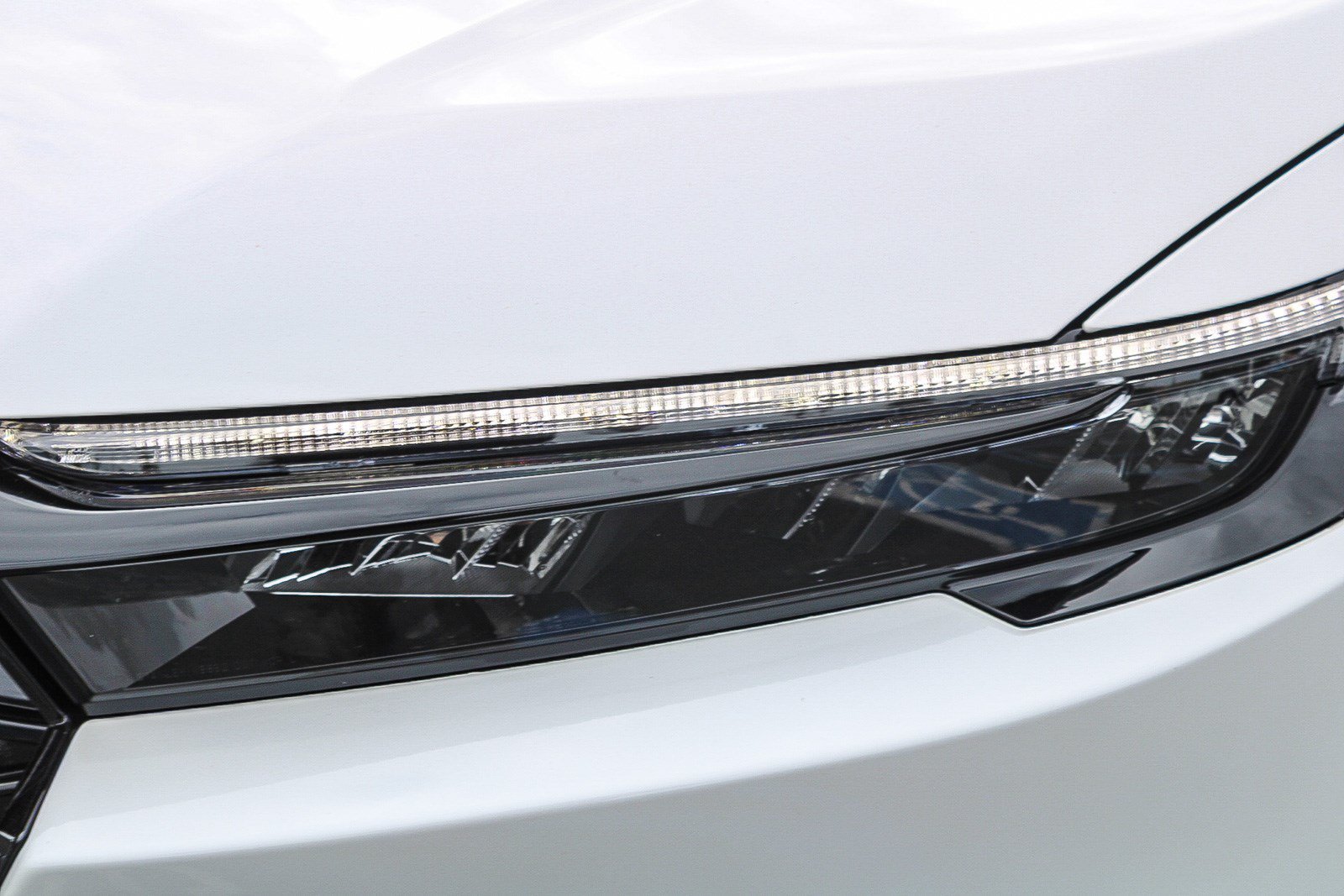 Certified Used 2026 Platinum White Pearl Honda 2WD Sport Hybrid image 4