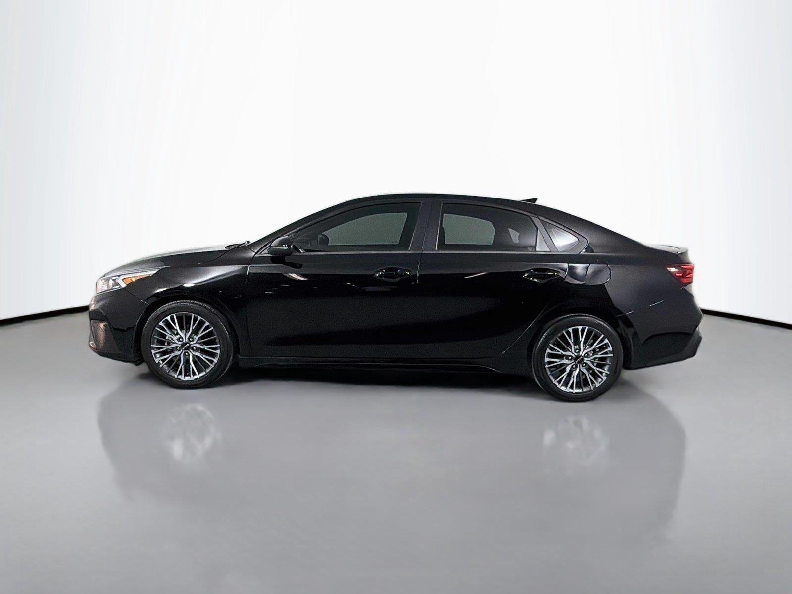 Used 2022 Aurora Black Kia GT-Line image 8