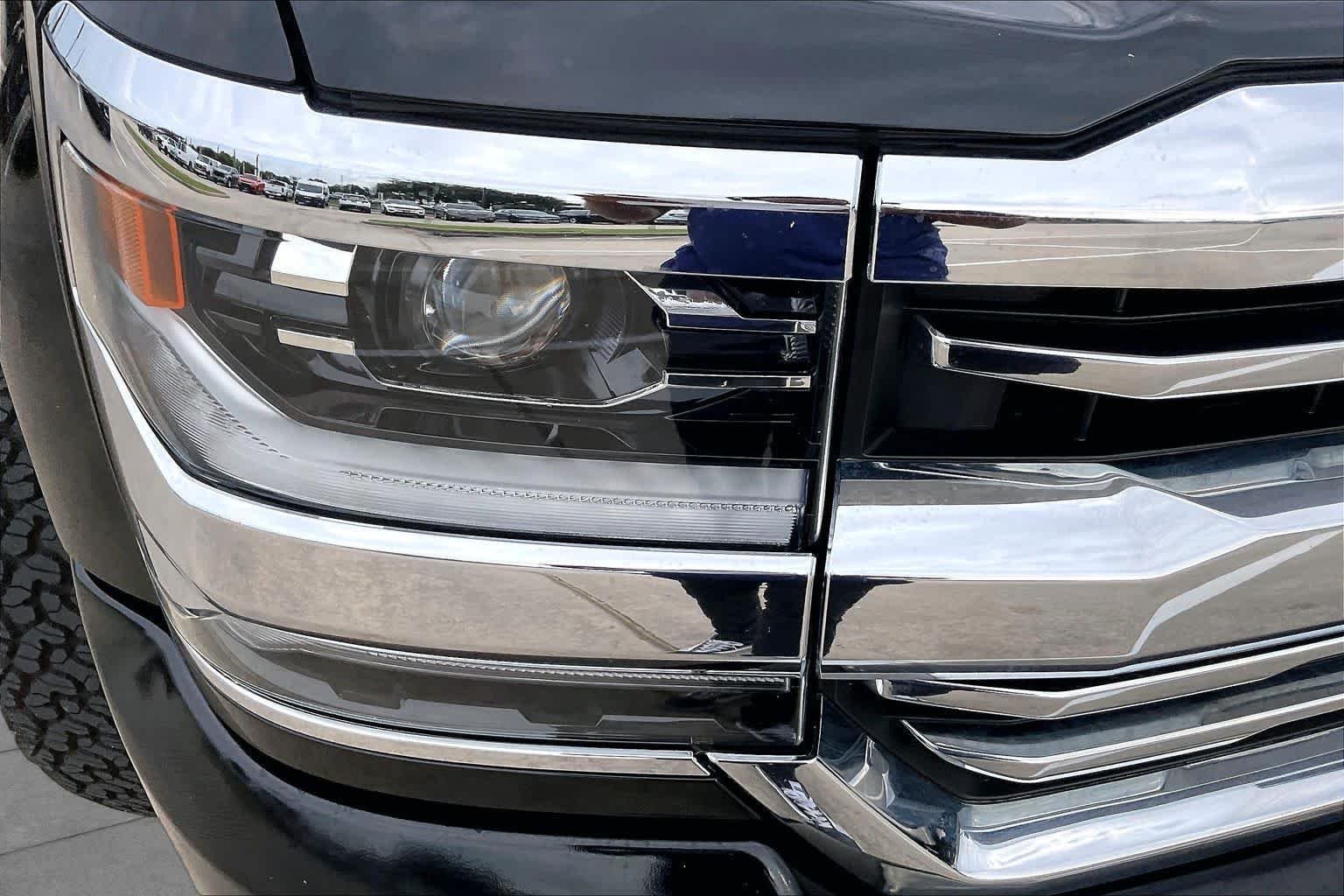 Used 2018 Black Chevrolet High Country image 27
