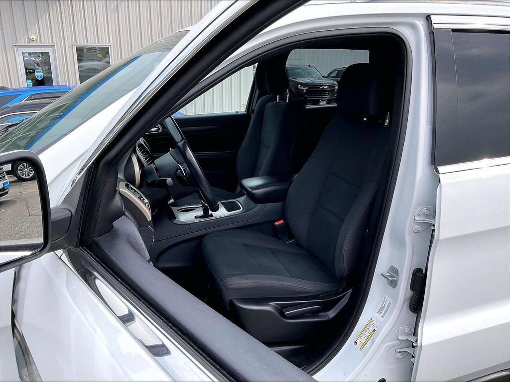 Used 2014 White/off-white Jeep Laredo image 10