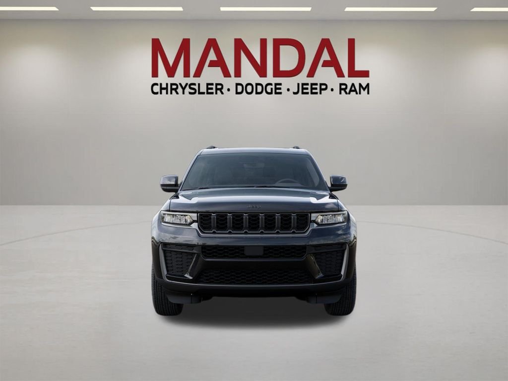 New 2026 Diamond Black Crystal Pearl-Coat Exterior Paint Jeep Laredo image 6