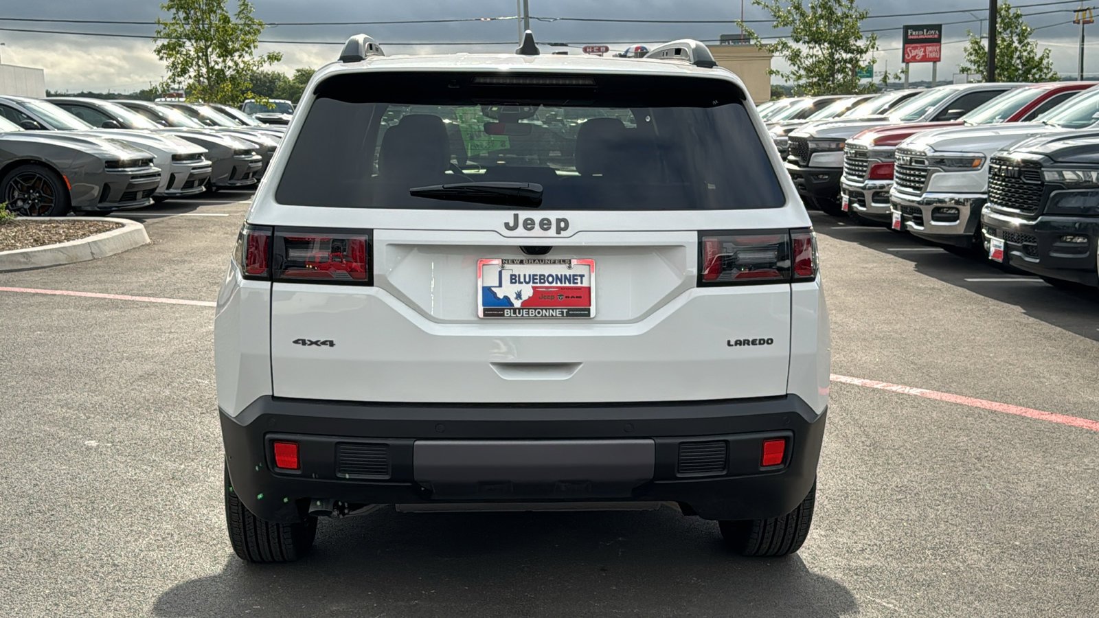 New 2026 Bright White Clear-Coat Exterior Paint Jeep Laredo image 6