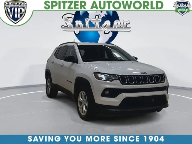 Used 2024 White Jeep Latitude image 3