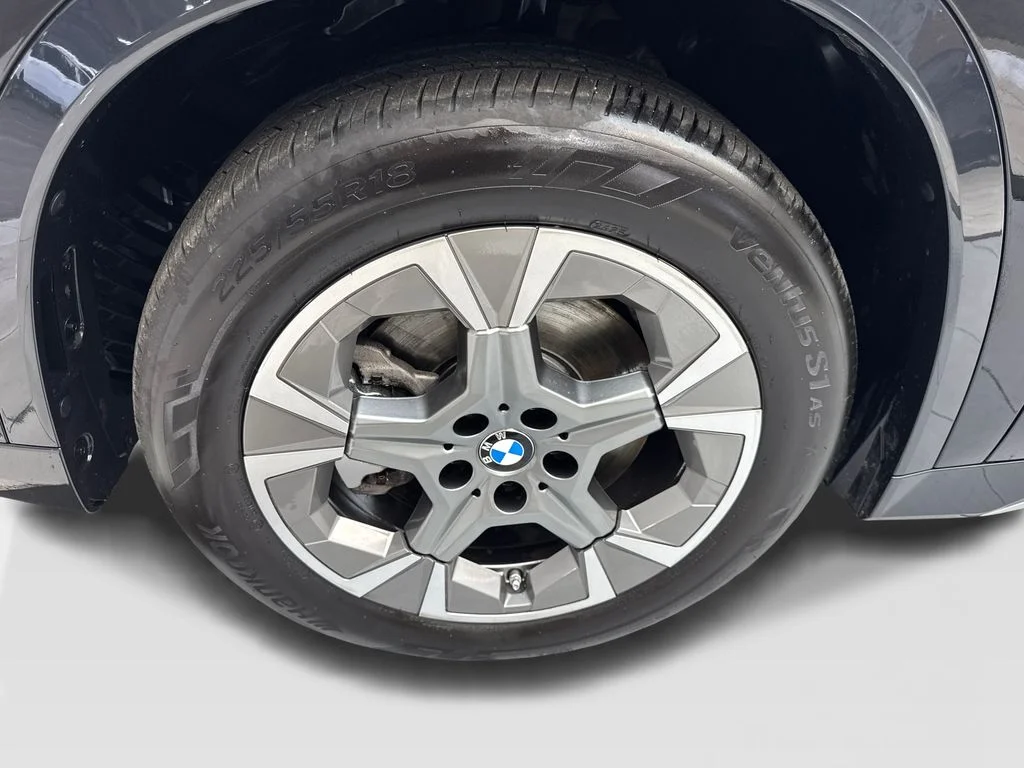 Used 2026 Black BMW xDrive28i image 86