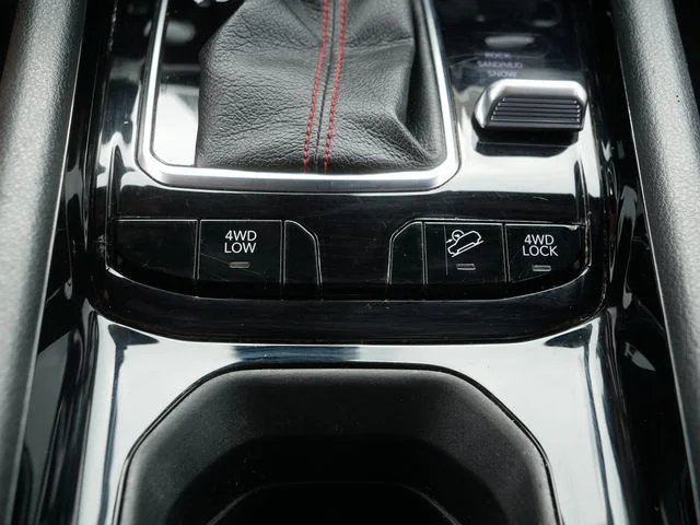 Used 2024 Silver Jeep Trailhawk image 34