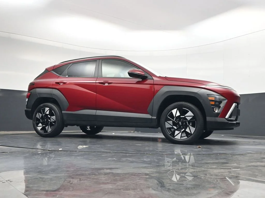 Used 2025 Red Hyundai SEL image 29