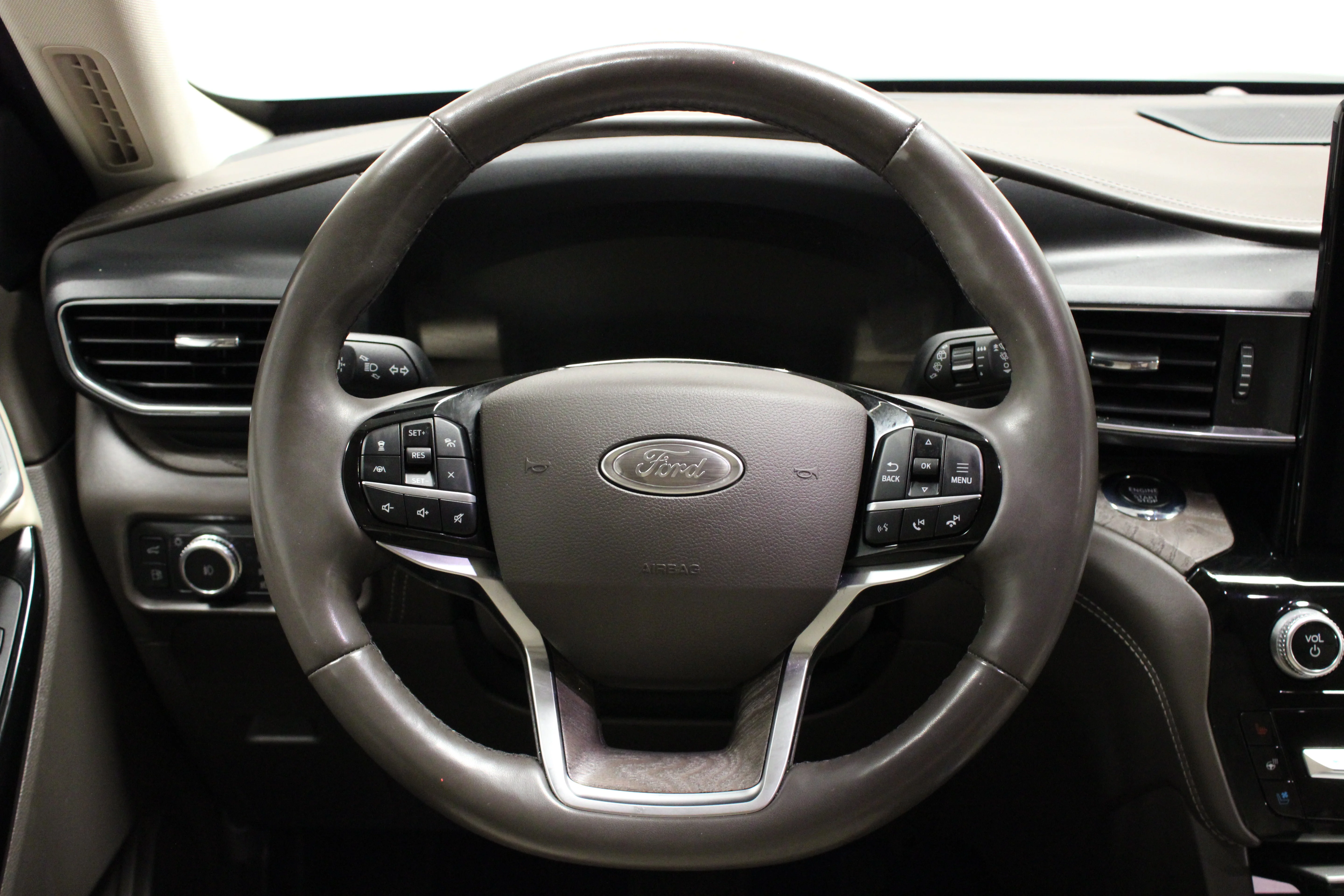 Used 2022 Stone Blue Metallic Ford Platinum image 24