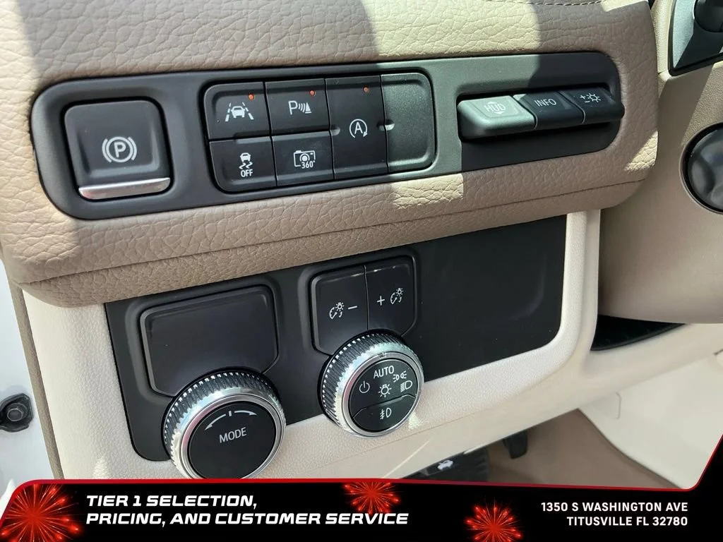 Used 2024 White Frost Tricoat GMC Denali image 25