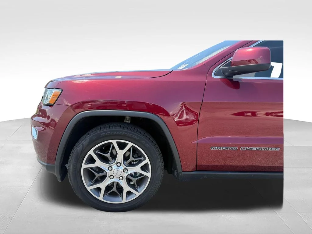 Used 2021 Red Jeep Laredo E image 25