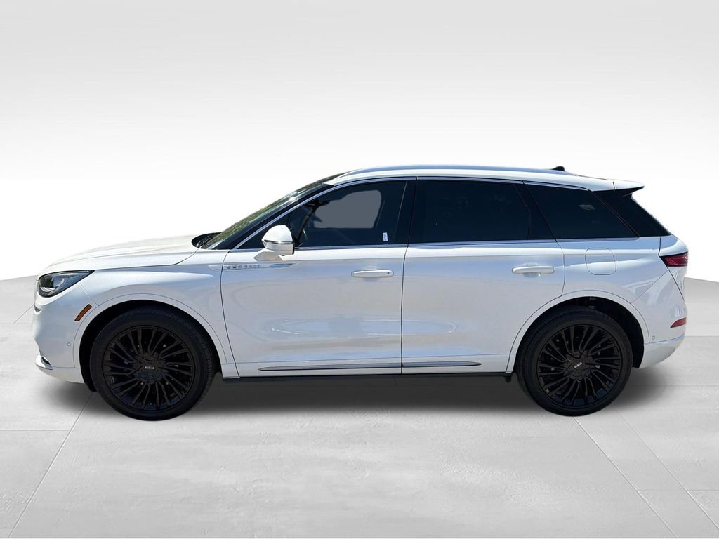 Used 2021 White Lincoln Reserve image 2
