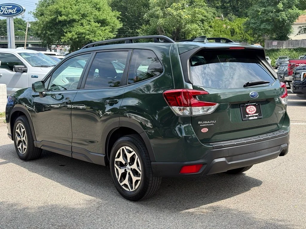Used 2023 Cascade Green Silica Subaru Premium image 8