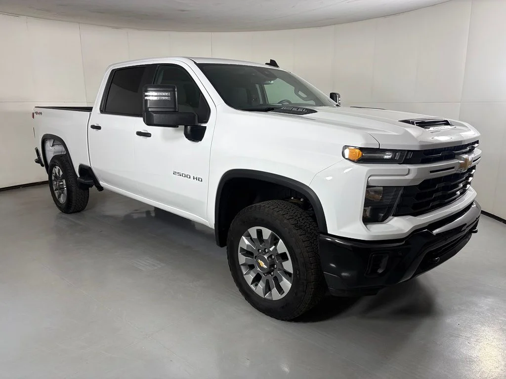 Used 2025 White Chevrolet Custom image 2