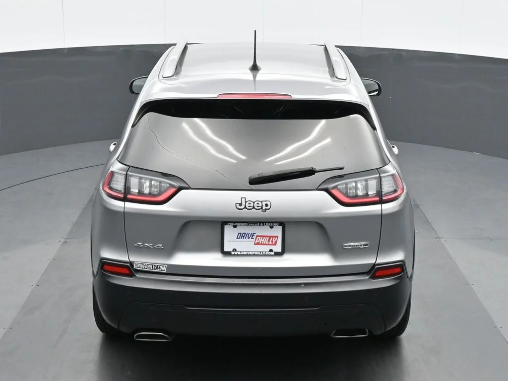 Used 2019 Silver Jeep Latitude Plus image 20