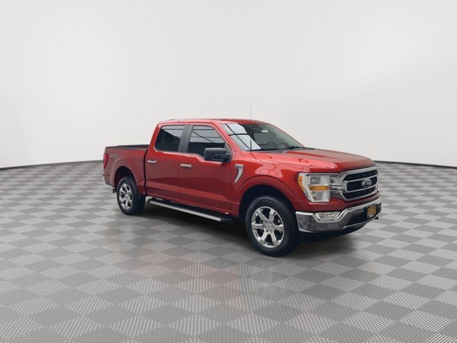 Used 2023 Hot Pepper Red Tinted Clearcoat Ford XLT image 34