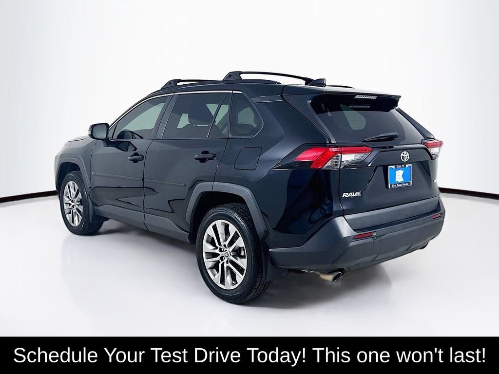 Used 2022 Midnight Black Metallic Toyota XLE Premium image 5