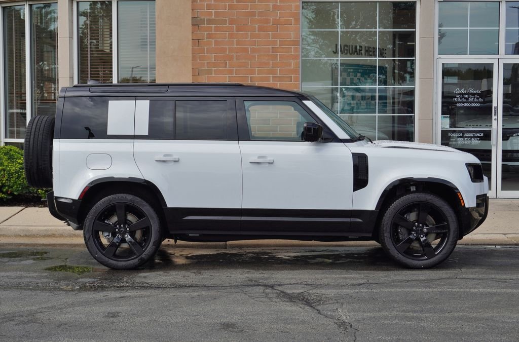 New 2026 Fuji White Land Rover X-Dynamic SE image 7