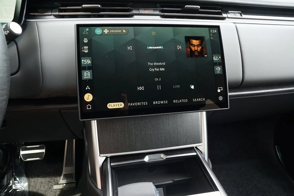 New 2026 Fuji White Land Rover SE image 20