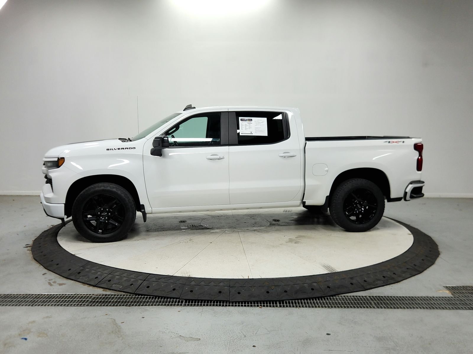 Used 2023 Summit White Chevrolet RST image 5