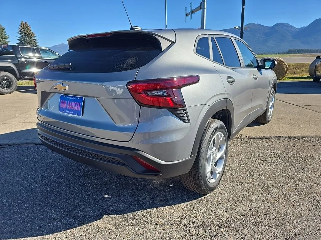2026 Chevrolet Trax LS - Photo 7